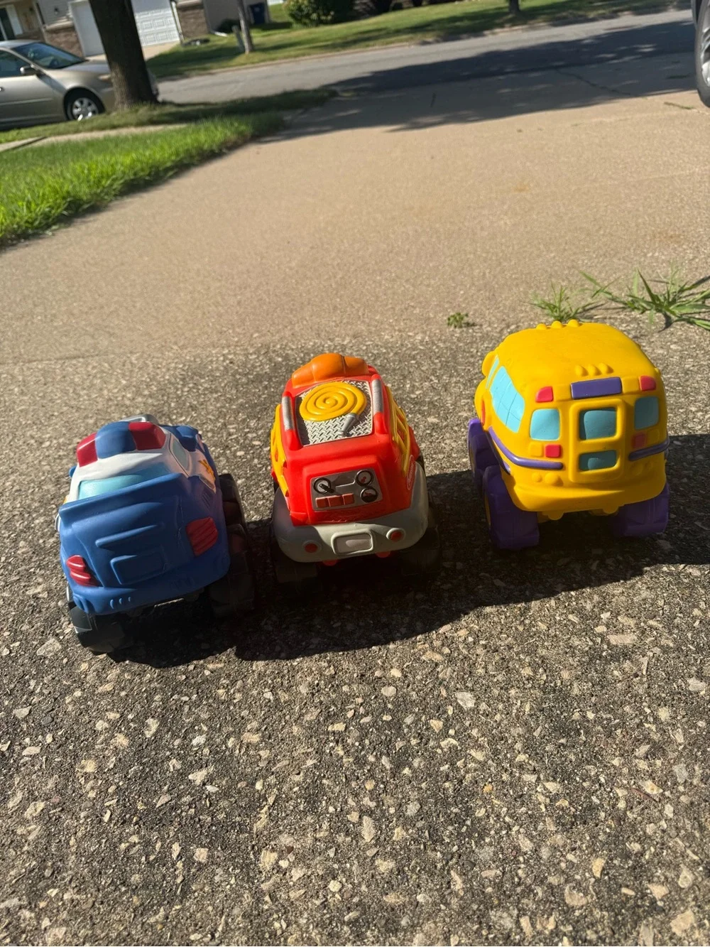 Vintage 2002 Tonka Playskool Cushy Cruisin' Police Car, bus & fire truck